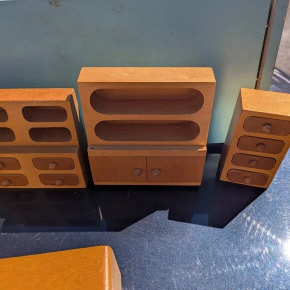 CREATIVE PLAYTHINGS MID CENTURY DOLL HOISE & FURNITURE FINLAND RARE